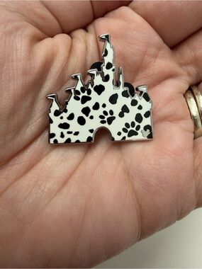 Disney 101 Dalmatians castle pin